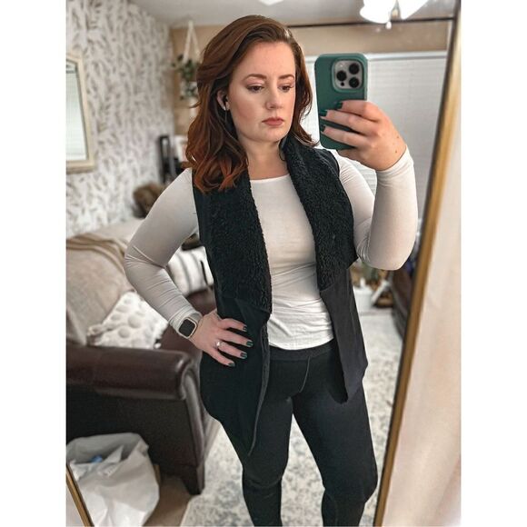 NWT AGB Black Vest with fur - Picture 7 of 9